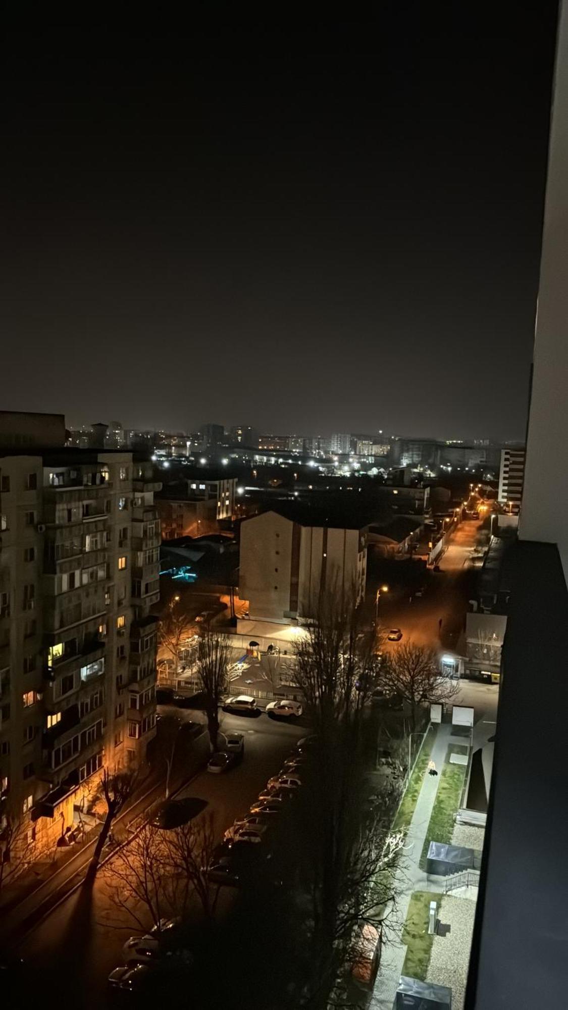 The Moon View Appartement Boekarest Buitenkant foto
