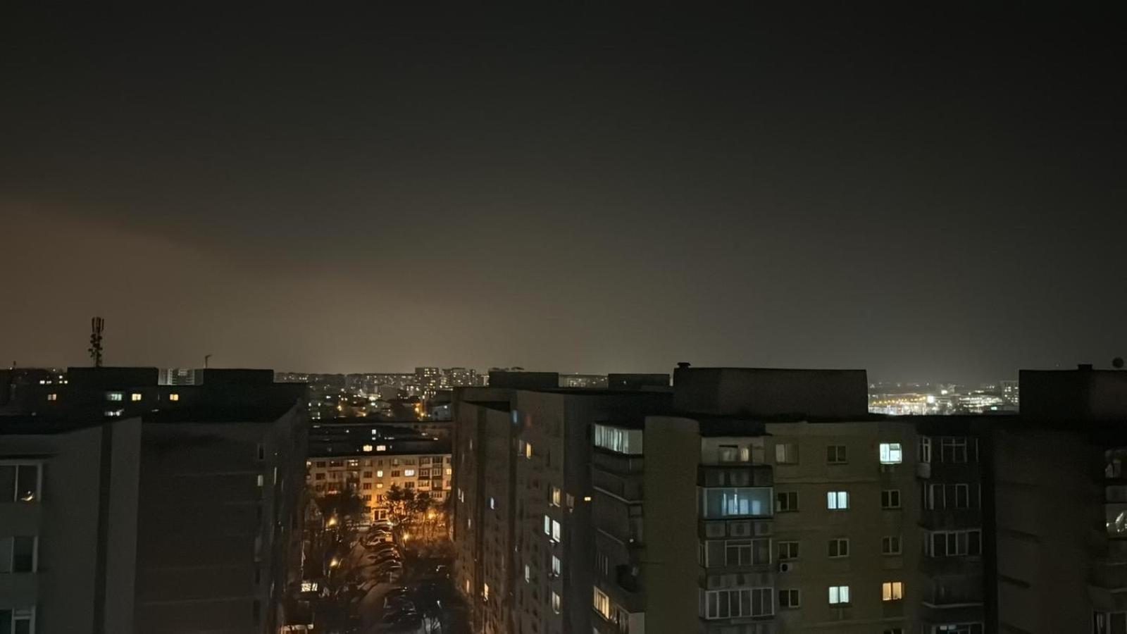 The Moon View Appartement Boekarest Buitenkant foto